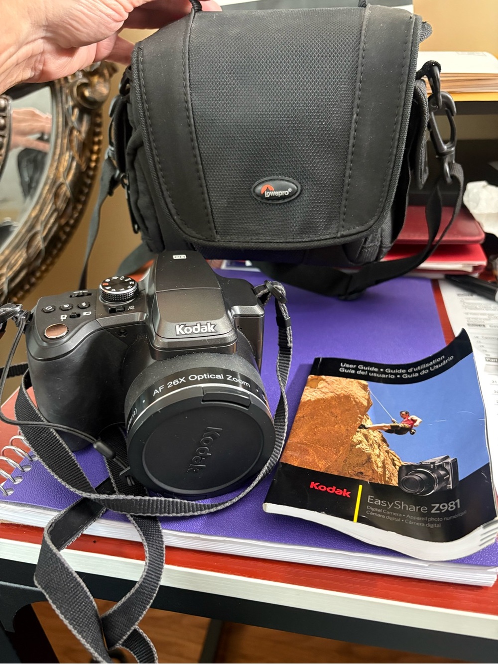 Kodak Easy Share Z981 Digital Camera with carrying case and manual